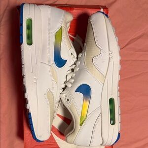 Nike Air Max 1 SE White and Blue Sneakers with Yellow Accents